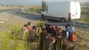 Хванаха нови 70 нелегални мигранти в бус на АМ "Тракия"
