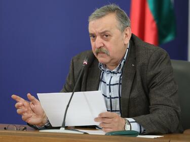 Кантарджиев: Ако се чувствате като газени от влак - стойте вкъщи, с грип сте