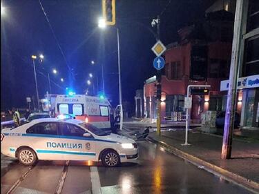 Катастрофа с такси на бул. "Черни връх" в София, водачът почина