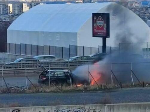 Кола се запали в локалното на Околовръстно шосе в София