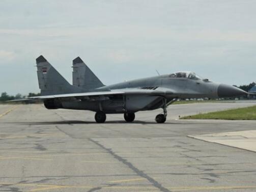Словакия започва процеса по предаване на изтребителите си МИГ-29 на