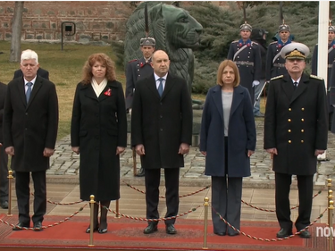 Румен Радев отдаде почит на загиналите за свободата на България (ВИДЕО)
