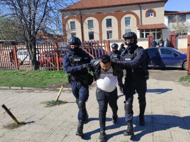 9 задържани при спецакция в Сливенско