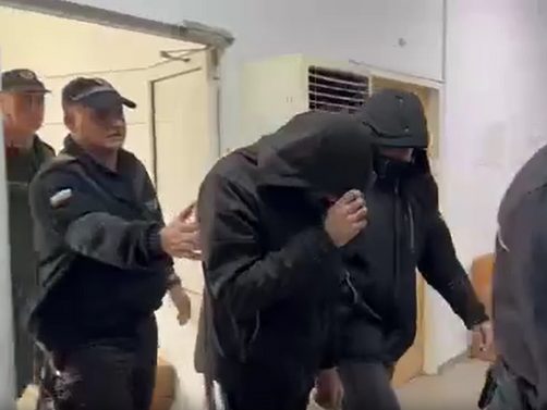 Под засилен кордон в Пловдивския районен съд бяха доведени 42 годишният