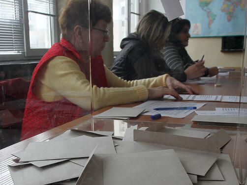 Българите в чужбина гласуват в 61 държави в 737 секции  Машинното