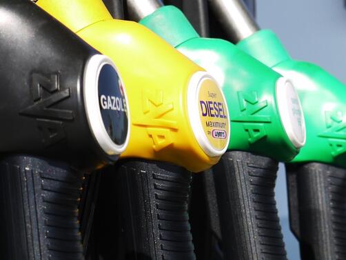 Цената на бензина мина дизела в някои от по малките вериги