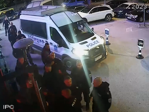 Безпрецедентен обиск на клиенти в нощно заведение в Пловдив Полицията