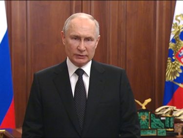Путин: Удар в гърба е опитът да се разедини обществото