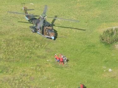 Планински спасители и военен хеликоптер в помощ на бременна в Пирин