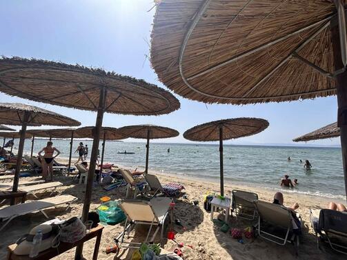 Известният гръцки плаж на о Тасос Marble beach се пръска