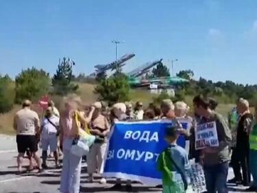 Жители на Омуртаг затвориха пътя София - Варна
