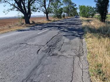 Протест в бургаския кв. Черно море заради лош път