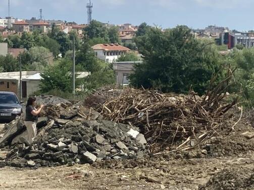 След ужасяващите последствия от потопа по южното Черноморие хората по