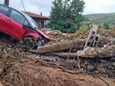 Забраните за консумация на питейната вода в Община Царево и за къпане в морето остават в сила