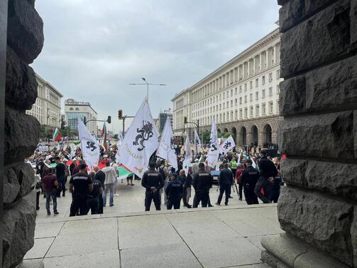 Депутатът Явор Божанков се присмя на протеста който днес партия