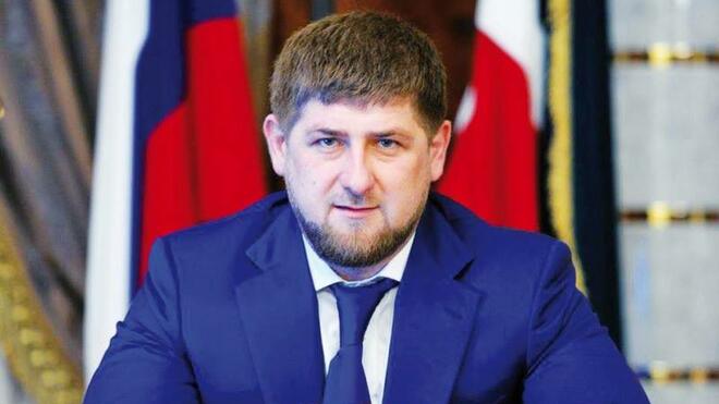 Кадиров показа как синът му бие руснак, изгорил Корана