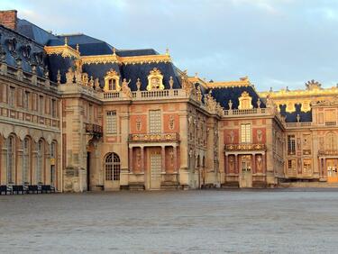 Eвакуираха Версайския дворец заради нов сигнал за бомба

