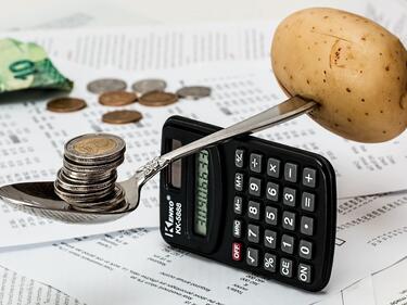 Инфлацията - надолу, цените - нагоре