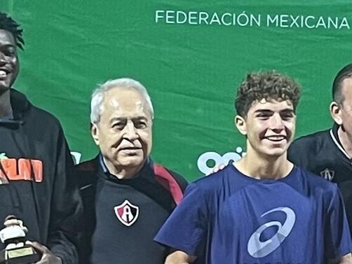16 годишният Робен Гавани триумфира с титлата на двойки на турнир