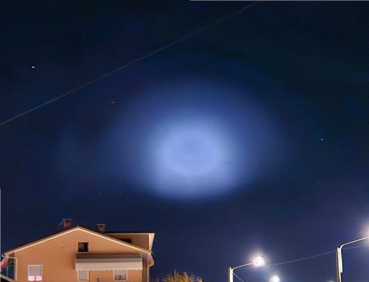 Загадъчна светлина в нощното небе над Северна Италия, не е НЛО