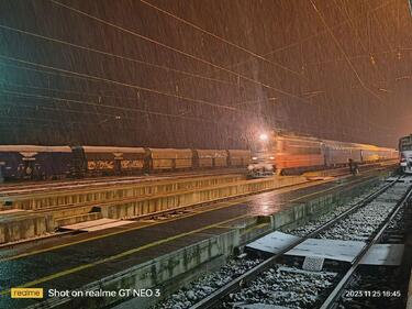 Заради снега: Редица влакове няма да се движат 