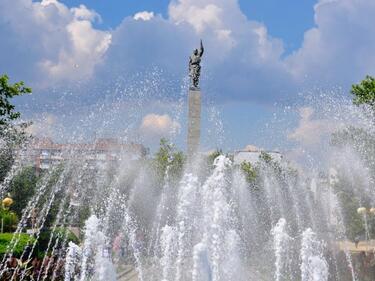 И в Бургас, и в Пловдив има настроения за демонтаж на паметниците на Съветската армия