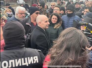 Пак протест срещу Петър Волгин пред БНР
