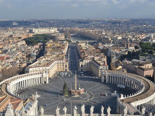 43 годишният Джанлуиджи Торци известен в Италия като брокерът на Ватикана