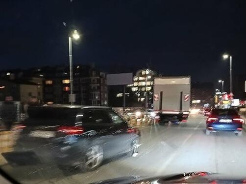 Катастрофа между кола и камион е станала на столичния бул