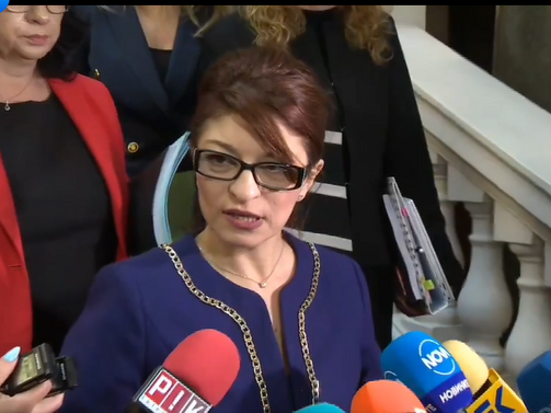 Десислава Атанасова беше освободена като депутат с гласовете на ГЕРБ СДС