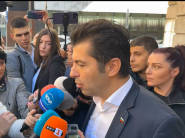 Кирил Петков отговори на ГЕРБ за ротацията