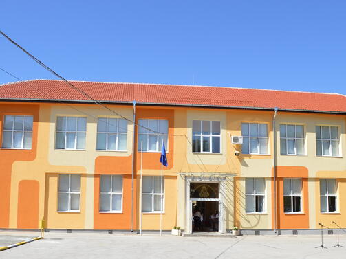 Училище в ловешко село Дебнево забрани мобилните телефони да бъдат