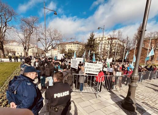 Два протеста се провеждат в момента в София Те са