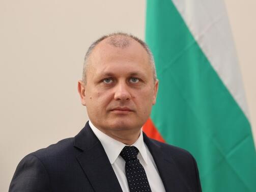 Валентин Мундров е бил заместник-министър на електронното управление в кабинета Денков.