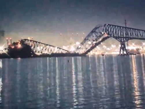 Основен мост в Балтимор САЩ се срути след удар от