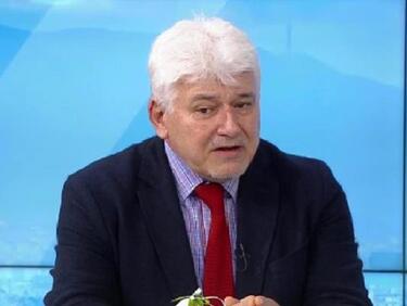 Проф. Пламен Киров, КЗК: Ние сме боксова круша за политически сили