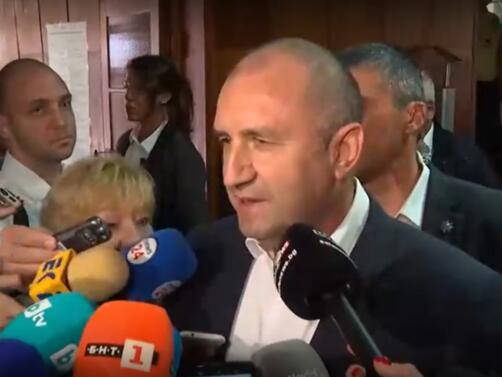 Президентът на България Румен Радев заяви че трябва час по