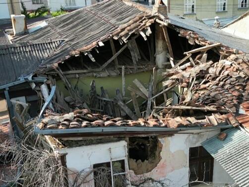 Събориха част от къщата на писателя Димитър Талев, която се намира в Северна Македония. Това