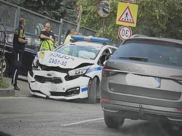 Тежка катастрофа с полицейски автомобил в центъра на София
