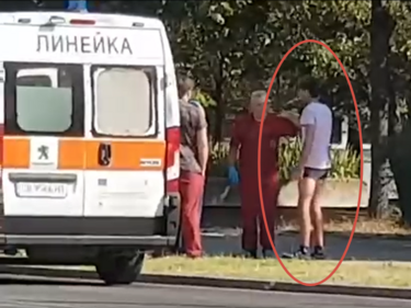 Изловха Явор Бахаров пак НЕАДЕВАТЕН, спи по слипове на пейка в Бургас (ВИДЕО)