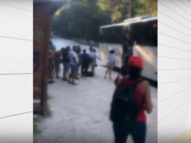 Агресия в автобус: Група от над 10 души нападат пътник в София