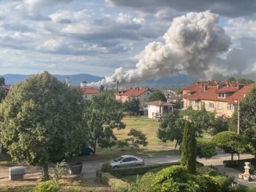 Гори склад за фойерверки в района на гара Елин Пелин