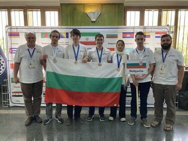 Български ученици спечелиха общо девет медала на Международната олимпиада по физика в Иран