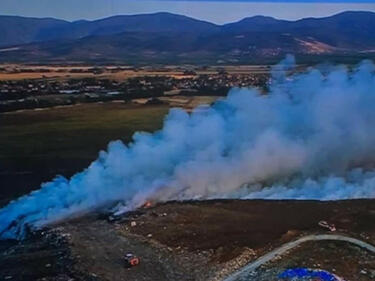Потушиха напълно пожара в депото на Цалапица край Пловдив
