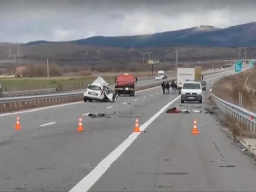 Ограничено е движението по автомагистрала Струма в района на пътен