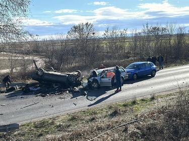 Двама загинали и четирима ранени при катастрофа на пътя Пловдив - Карлово
