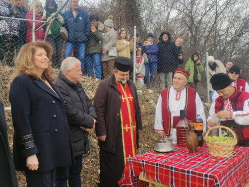 Отлагането на искането на конвергентен доклад за влизането на страната