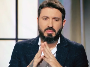 Ергенът Мартин се прибира сам
