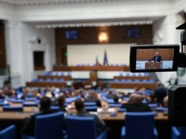 Обиди и нови прякори в парламента (ОБЗОР)
