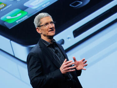 Apple даде един милион акции на новия си шеф